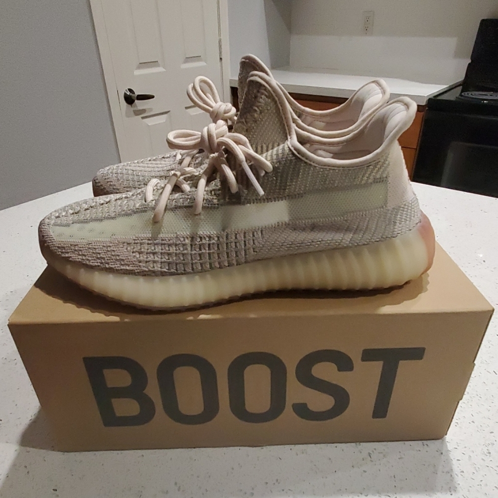 **DEADSTOCK 100% Authentic YEEZY 350 V2 CITRIN